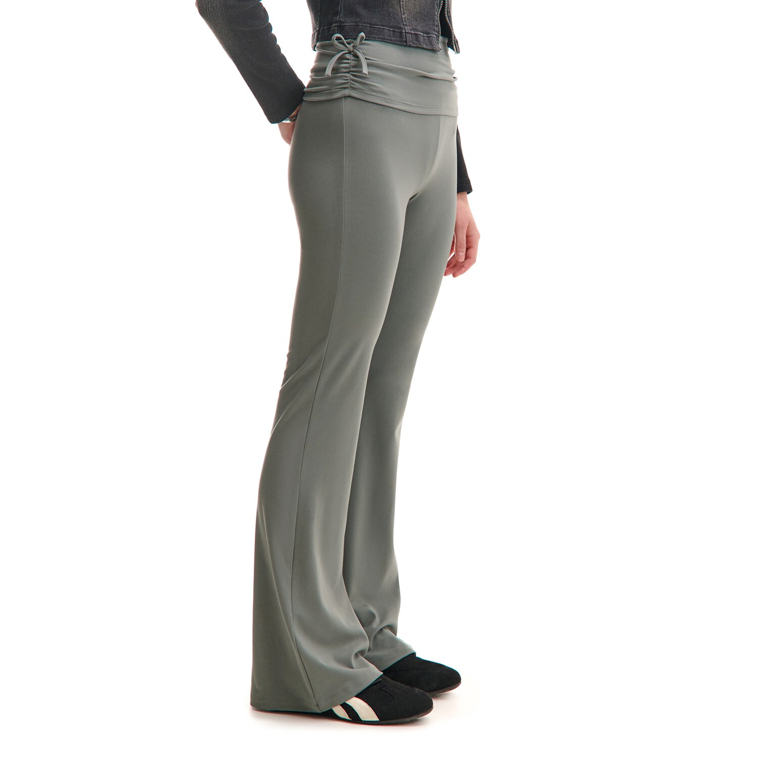 Pantalón acampanado - Cropp - Modalova