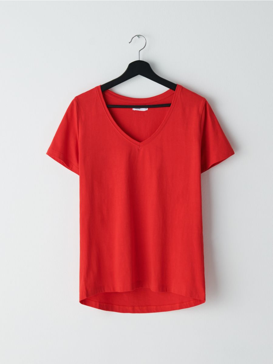 plain red tee shirt